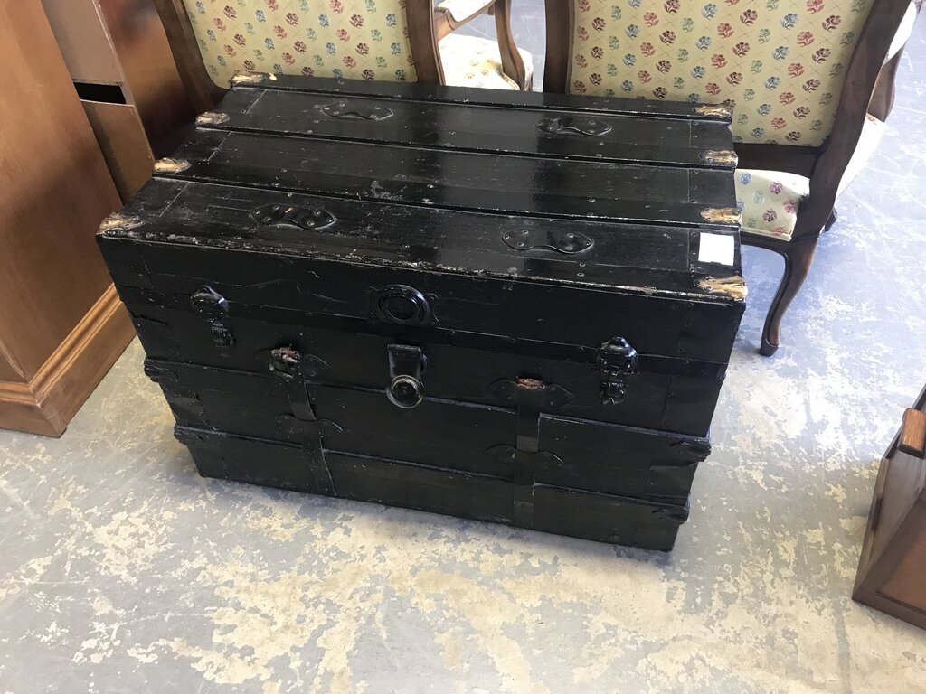 Vintage Flat Top Black Trunk