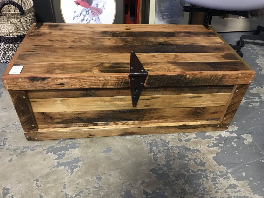 Amish Reclaimed Chest (Cedar-Lined)- Natural Poly
