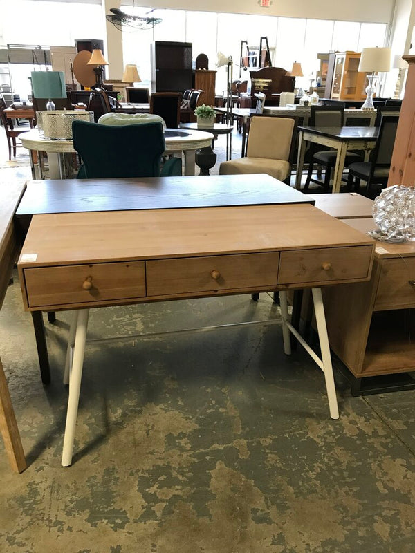 White Leg Desk