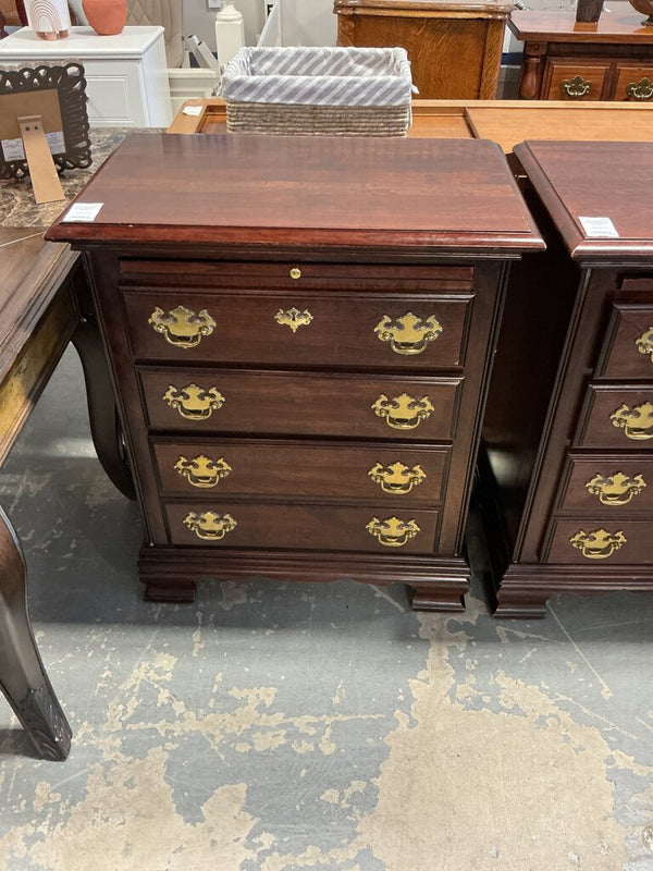 3 Drawer Nightstand w/ Pullout Shelf - Kinkaid