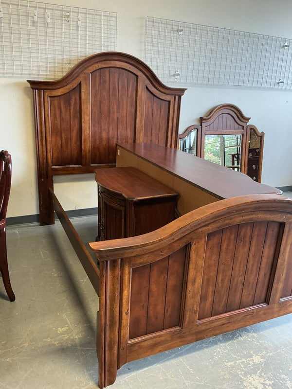 Medium Stained Curved Panel Bed - Queen/Full