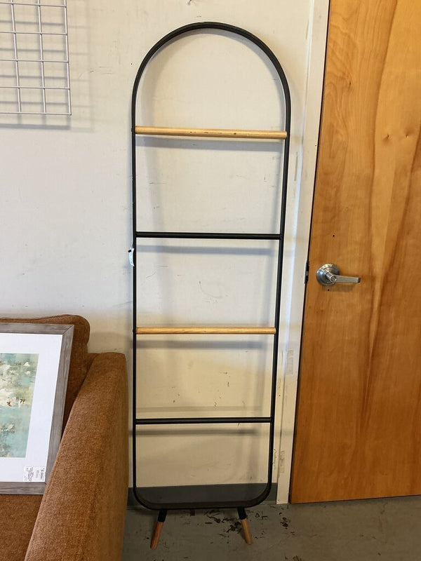 Contemporary Black & Tan Blanket Ladder