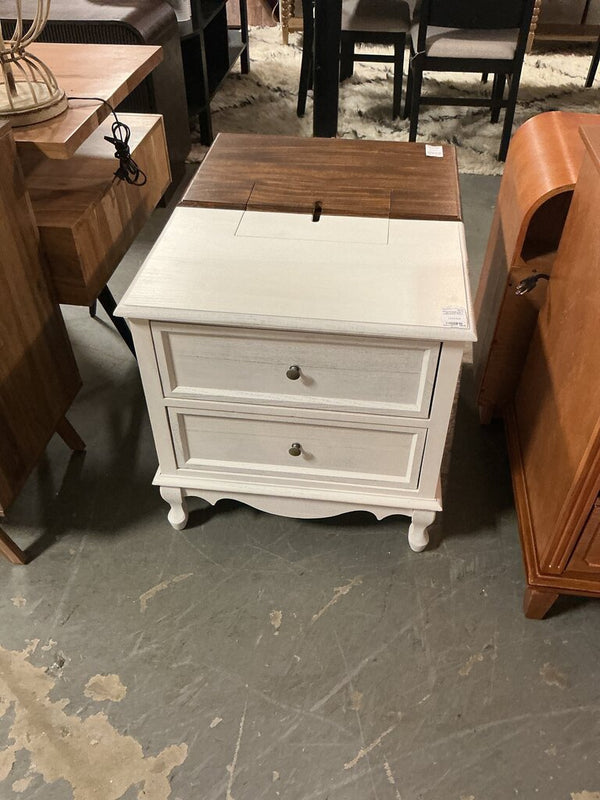 Hippe 24" 2 Drawer Nightstand- White
