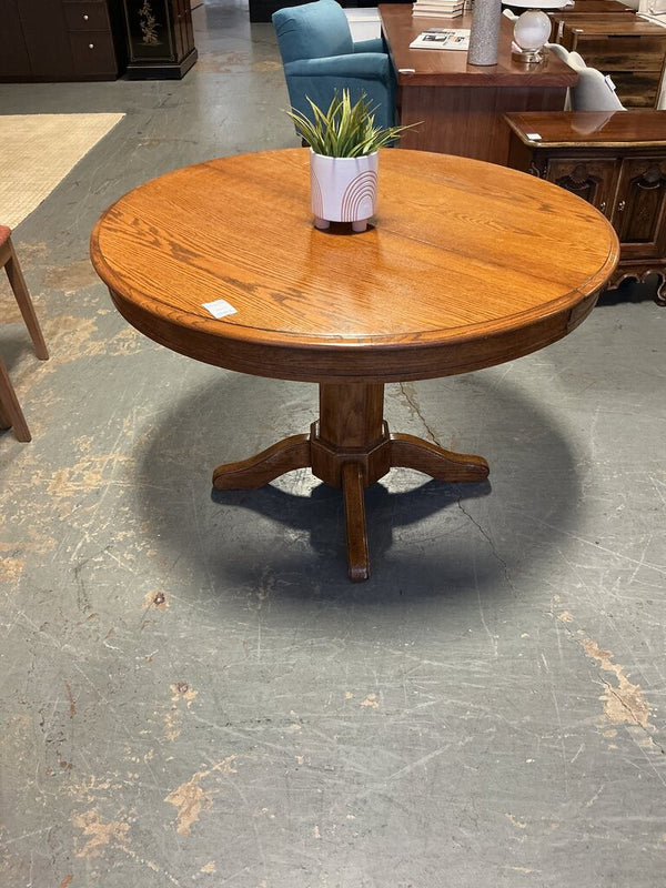 Round Oak Dining Table w/ Leaf
