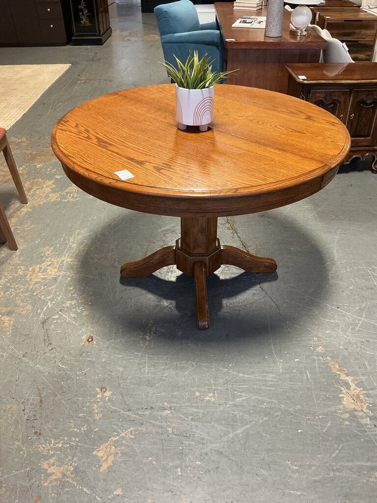 Round Oak Dining Table w/ Leaf