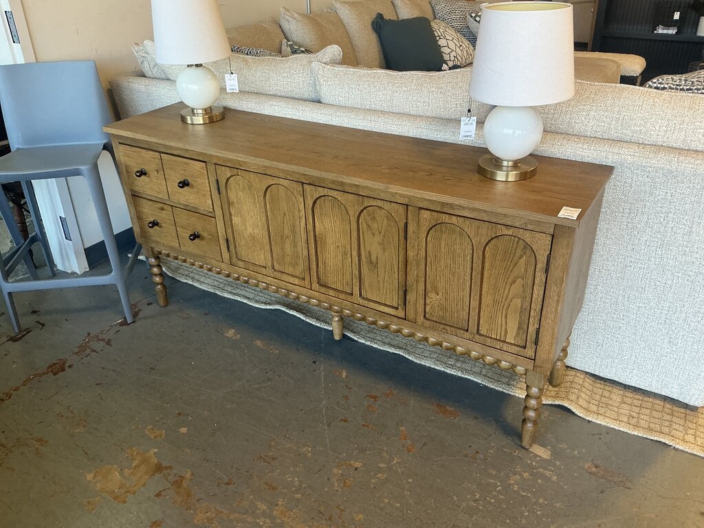 Turned Leg Console /TV Stand - Prairie Oak