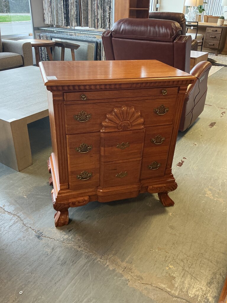 Oak Bachelors Chest