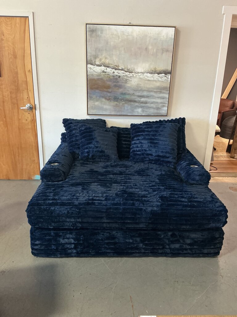 Large Lounge Chaise W/ Cupholders