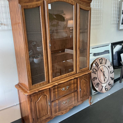 French Provincial 2pc. Hutch