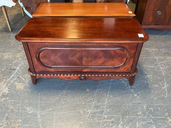 Dark Wood Cedar Trunk (As-Is, Trim)