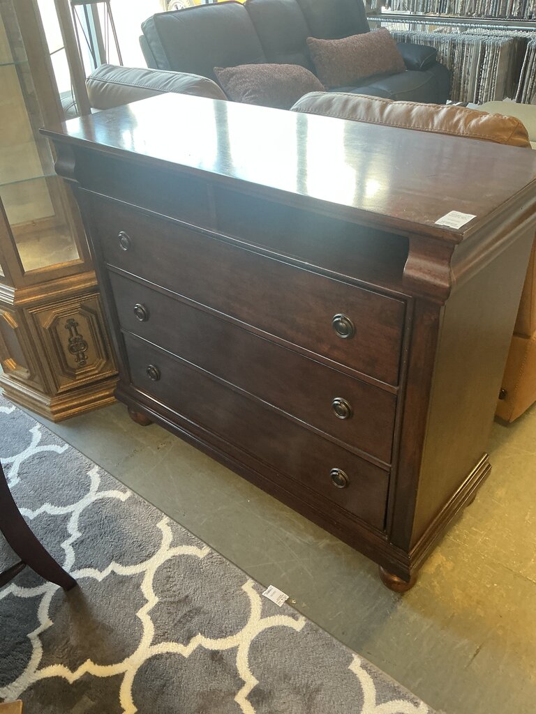 Liberty Furniture Media Dresser W/ Mirror