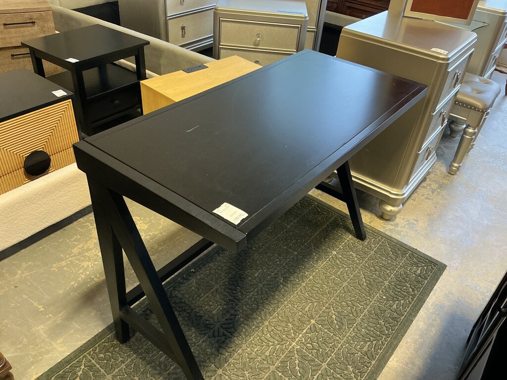 Black Desk